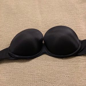 Black strapless bra